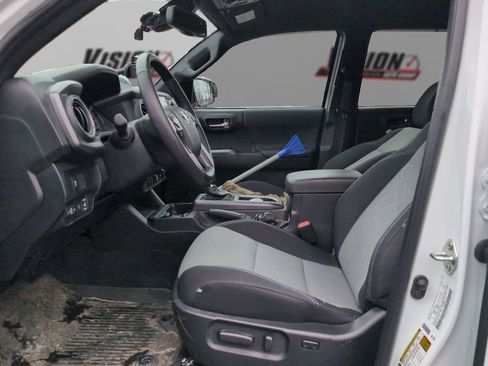 Used 2023 Toyota Tacoma TRD Off-Road image 9