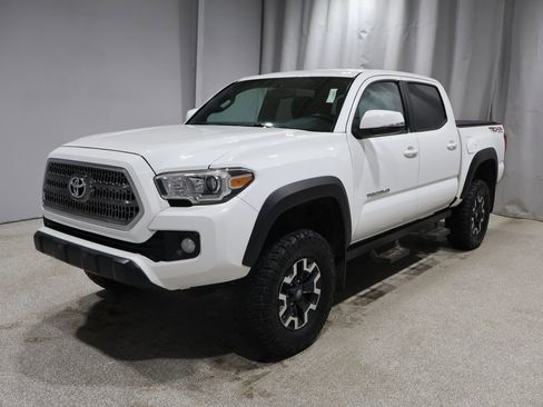 Used 2017 Toyota Tacoma TRD Off-Road w/ Tow Package (A/T) image 7
