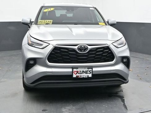 Used 2023 Toyota Highlander LE image 4