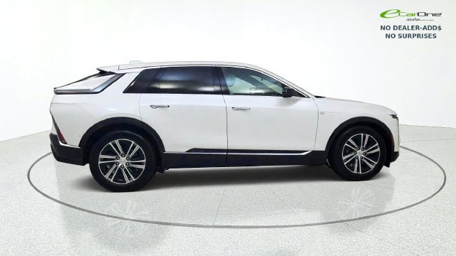 Used 2025 Cadillac Lyriq Luxury w/ LPO, Floor Liner Package RWD image 9
