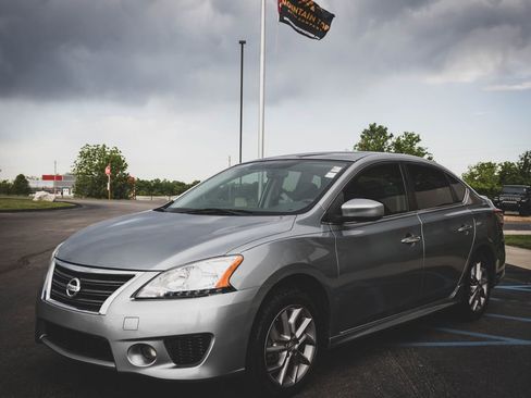 Used 2014 Nissan Sentra SR w/ Premium Package FWD image 5