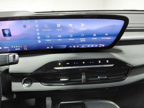 Used 2025 Buick Enclave Preferred AWD/4WD image 30