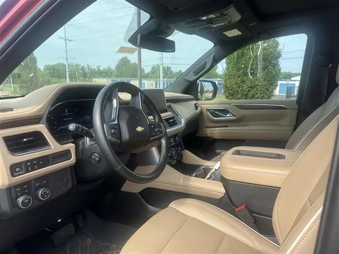 Used 2024 Chevrolet Suburban Premier AWD/4WD image 3