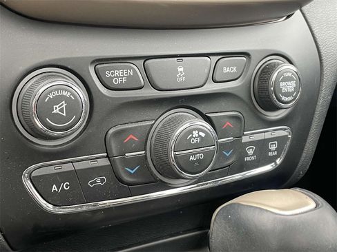 Used 2014 Jeep Cherokee Limited image 10