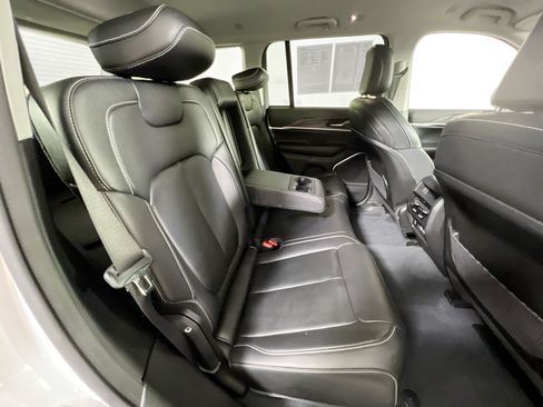 Used 2023 Jeep Grand Cherokee Limited AWD/4WD image 27