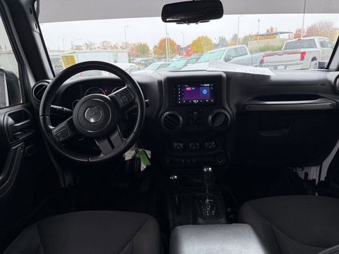 Used 2018 Jeep Wrangler Unlimited Sport S image 11