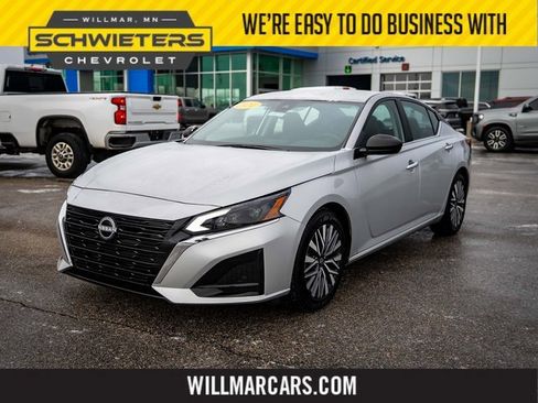 Used 2024 Nissan Altima 2.5 SV image 1