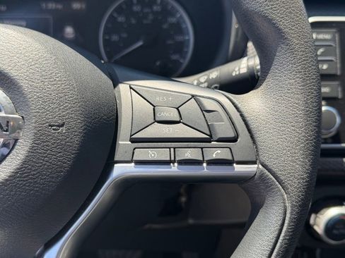 Used 2018 Nissan Kicks SV FWD image 18