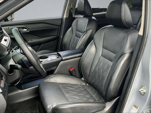Used 2025 Nissan Rogue Platinum FWD image 21
