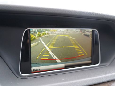 Used 2014 Mercedes-Benz E 350 Sedan image 28