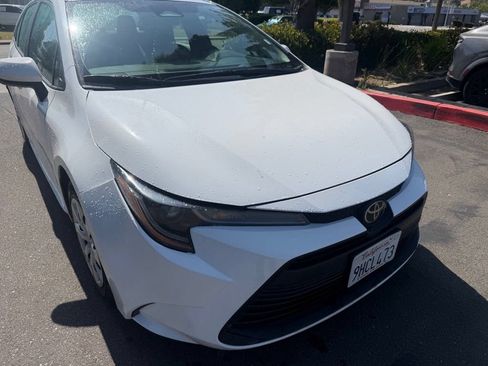 Used 2023 Toyota Corolla LE FWD image 2