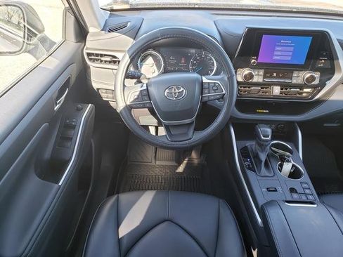 Used 2023 Toyota Highlander XLE image 17