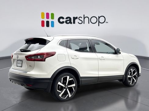 Used 2022 Chevrolet Bolt EUV LT w/ Comfort Package FWD image 5