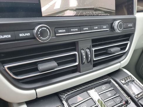 Used 2021 Porsche Macan S image 32