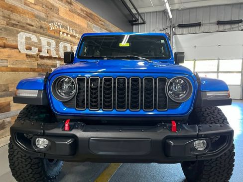 Used 2025 Jeep Wrangler Unlimited Rubicon AWD/4WD image 6