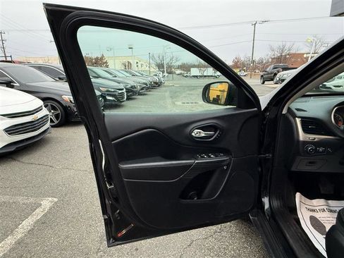 Used 2014 Jeep Cherokee Limited image 22