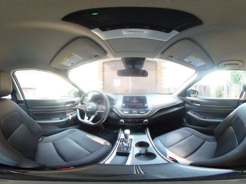 Used 2025 Nissan Altima 2.5 SV FWD image 42