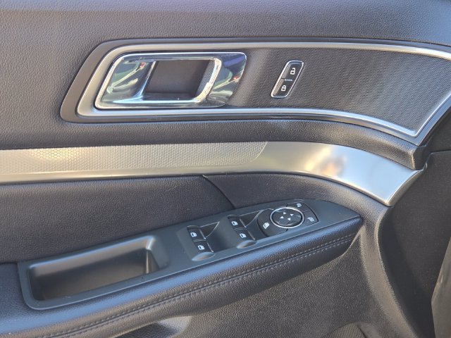 Used 2018 Ford Explorer XLT FWD image 18