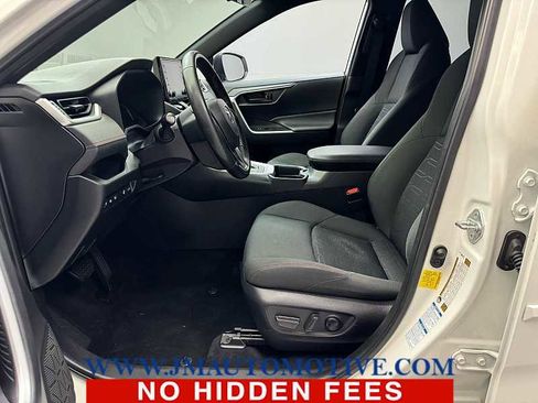 Used 2021 Toyota RAV4 SE image 15