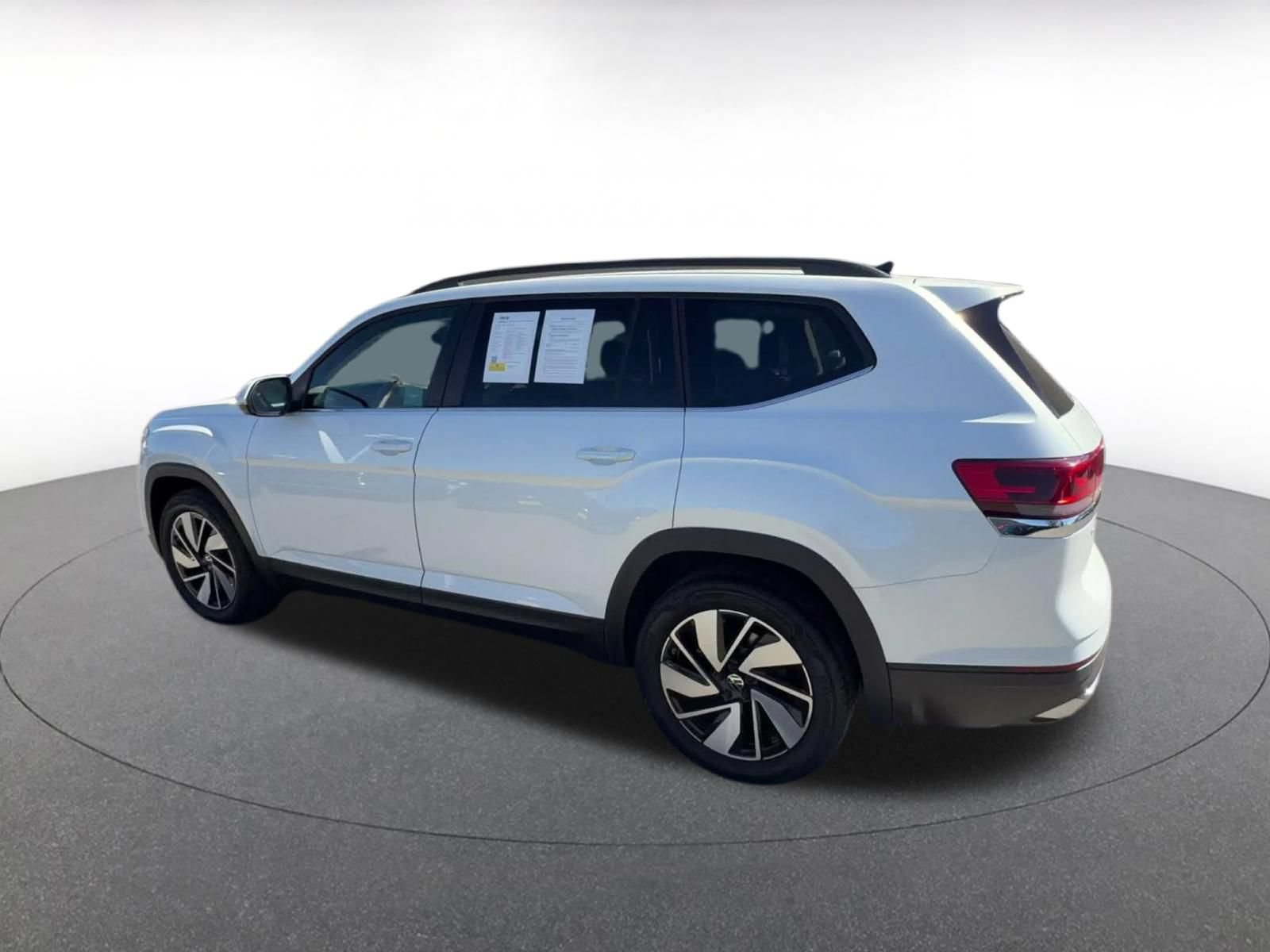 Used 2026 Volkswagen Atlas SE FWD image 9