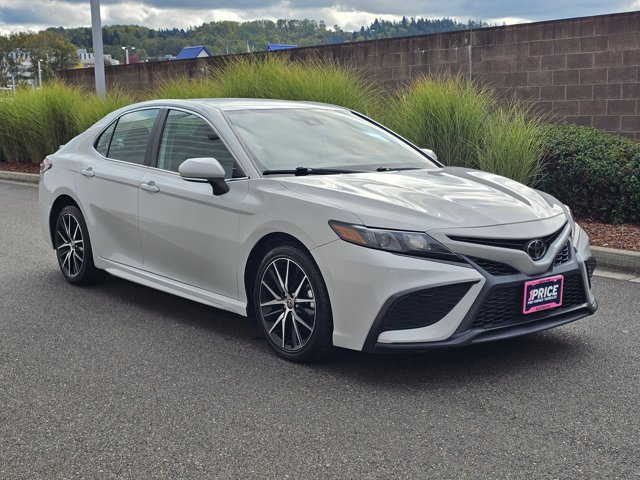 Used 2022 Toyota Camry SE FWD image 3