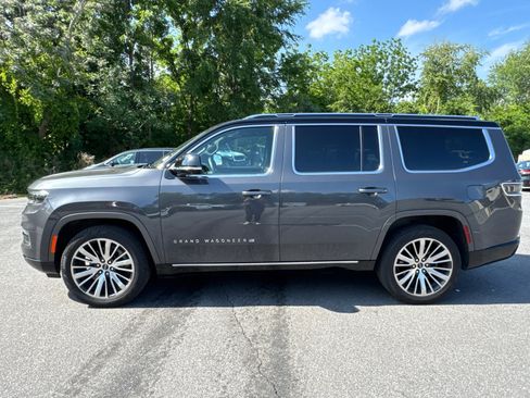 Used 2025 Jeep Grand Wagoneer 4WD image 9