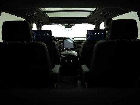 New 2026 GMC Yukon XL AT4 w/ AT4 Premium Plus Package AWD/4WD image 17