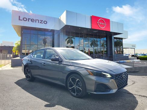 New 2025 Nissan Altima 2.5 SR image 3
