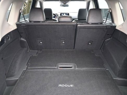 Used 2021 Nissan Rogue Platinum image 11