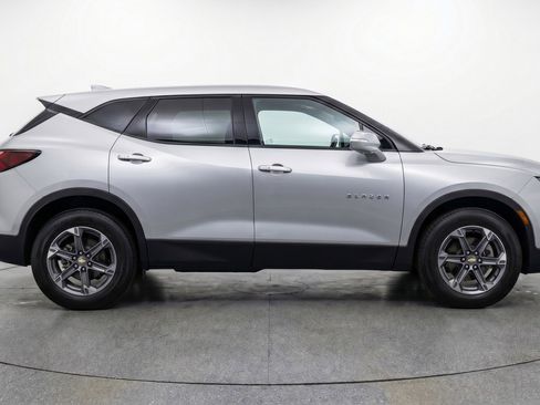 Used 2025 Chevrolet Blazer LT image 11