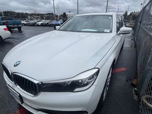 Used 2016 BMW 740i image 2