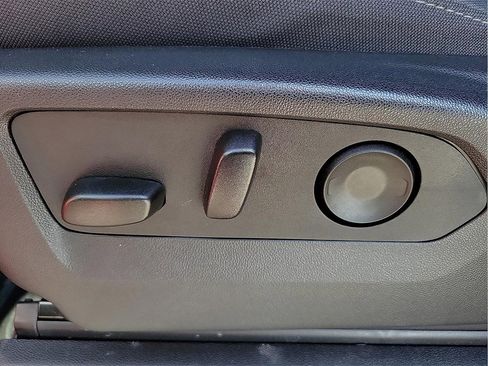 Used 2024 Chevrolet Silverado 1500 Custom image 15