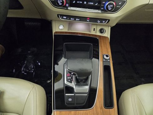 Used 2021 Audi Q5 Premium w/ Convenience Package image 15