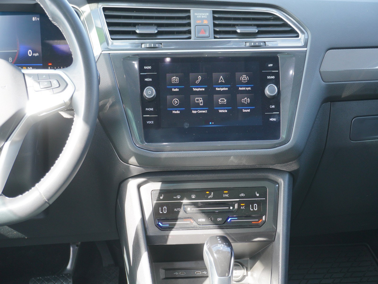 Used 2023 Volkswagen Tiguan SE w/ Panoramic Sunroof Package AWD/4WD image 17