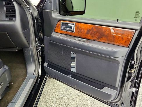 Used 2016 Lincoln Navigator Select AWD/4WD image 27