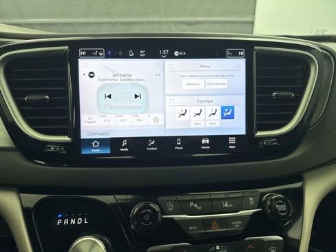 Used 2024 Chrysler Pacifica Touring-L FWD image 24
