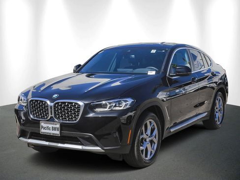 Used 2025 BMW X4 xDrive30i w/ Premium Package image 3