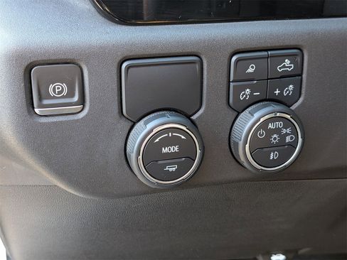 Used 2023 Chevrolet Silverado 1500 High Country image 17