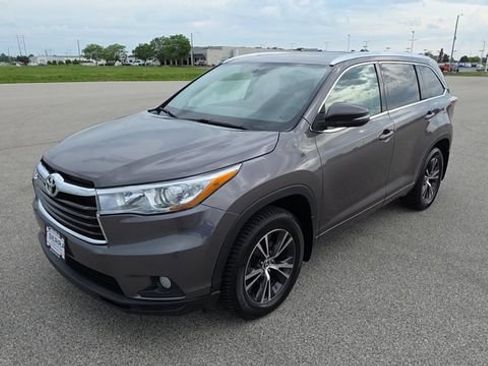 Used 2016 Toyota Highlander XLE AWD/4WD image 5