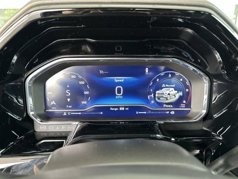 Used 2025 Chevrolet Silverado 2500 ZR2 w/ Technology Package AWD/4WD image 11
