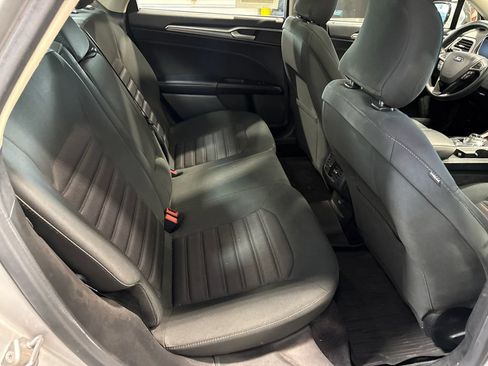 Used 2017 Ford Fusion SE w/ Fusion SE Technology Package FWD image 15