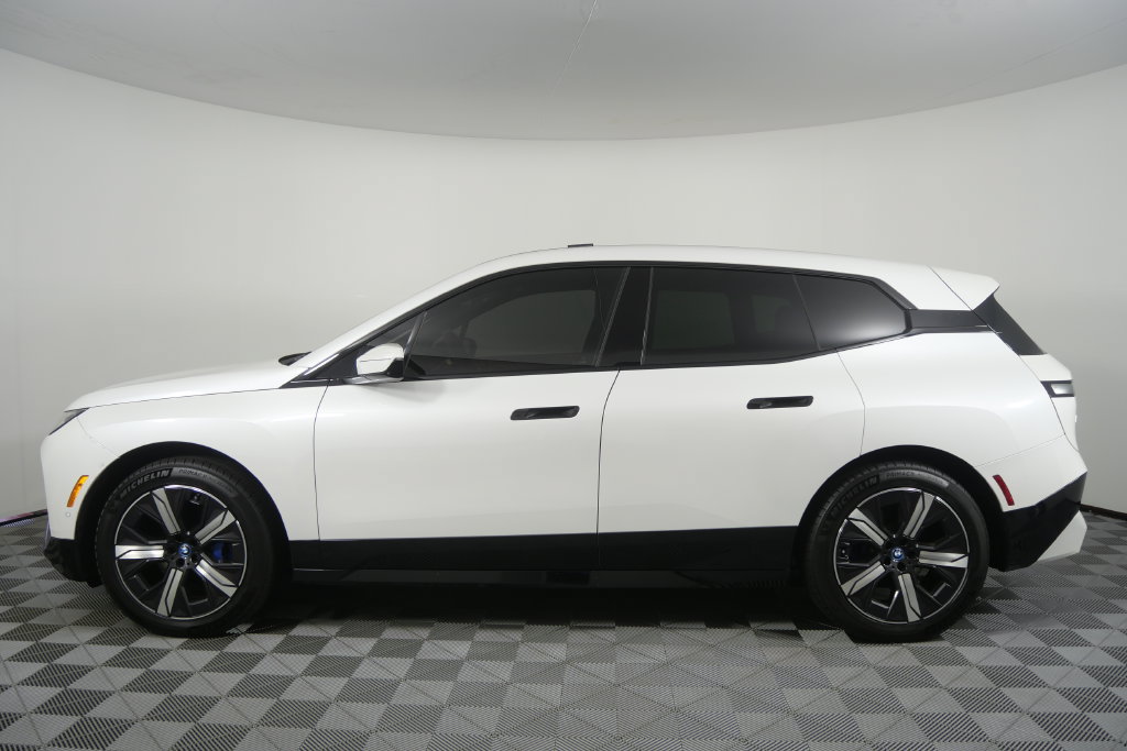 Certified 2024 BMW iX xDrive50 w/ Premium Package AWD/4WD image 7