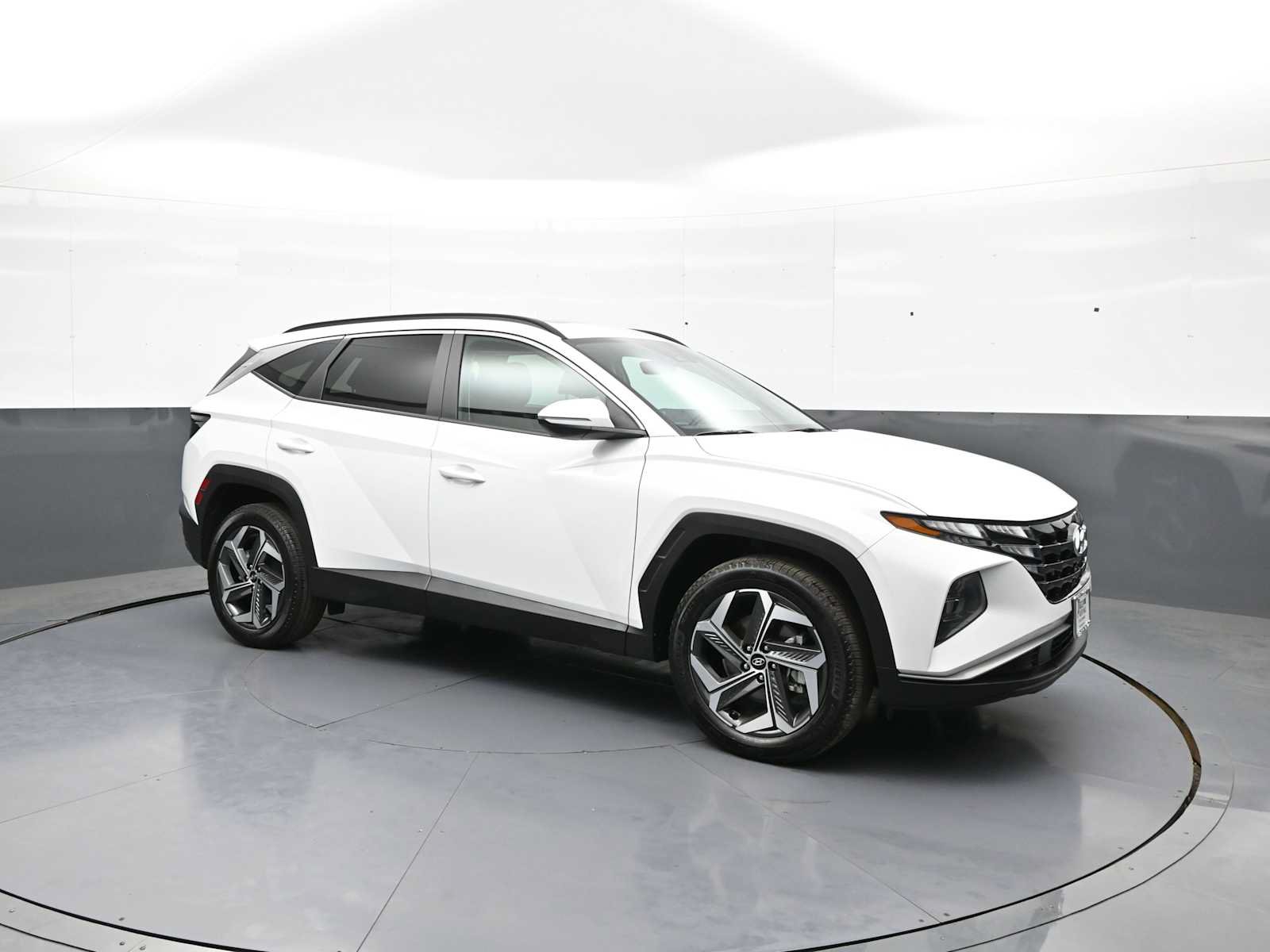 Used 2024 Hyundai Tucson SEL w/ Convenience Package AWD/4WD image 3