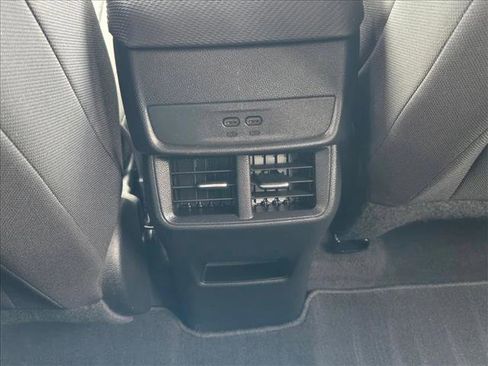 Used 2026 Chevrolet Equinox LT AWD/4WD image 18