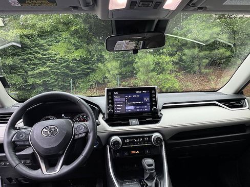 Certified 2022 Toyota RAV4 XLE w/ Convenience Package AWD/4WD image 19