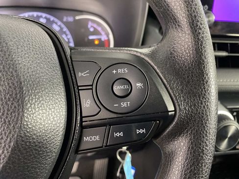 Used 2024 Toyota RAV4 LE AWD/4WD image 16