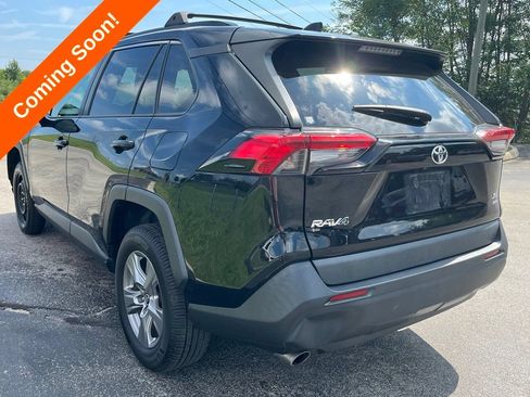 Used 2022 Toyota RAV4 XLE AWD/4WD image 7
