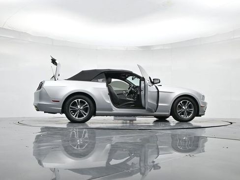 Used 2014 Ford Mustang Premium image 45