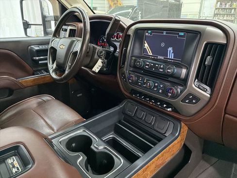 Used 2019 Chevrolet Silverado 2500 High Country w/ Duramax Plus Package image 29