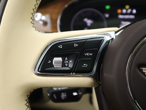Certified 2023 Bentley Bentayga V8 image 11